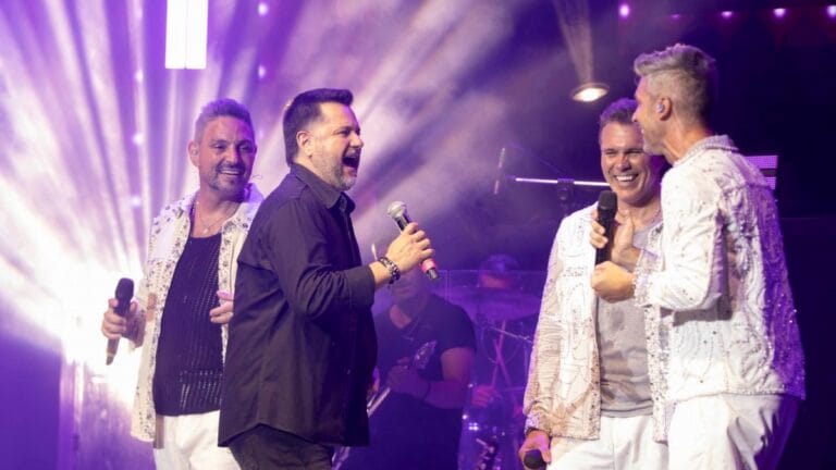 Noche inolvidable en el Festival de Peñas