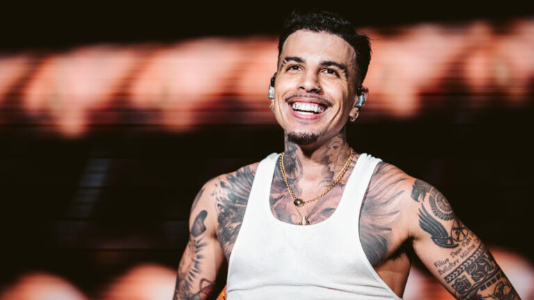 Rauw Alejandro llega al estadio Arena
