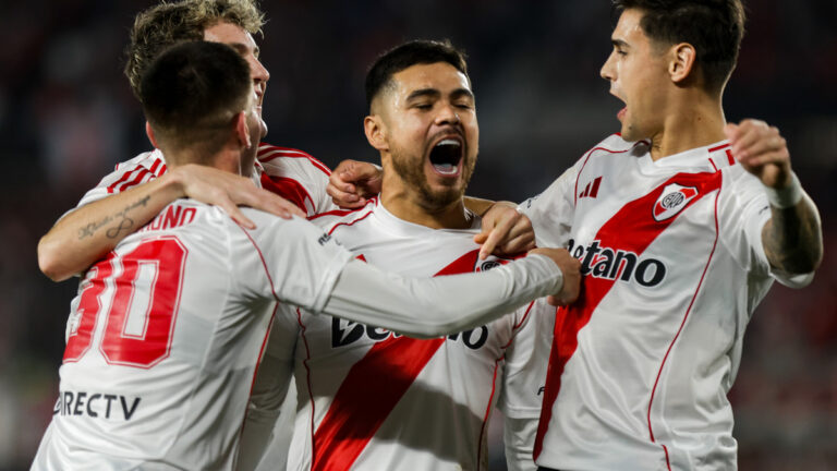 River goleó a Barracas