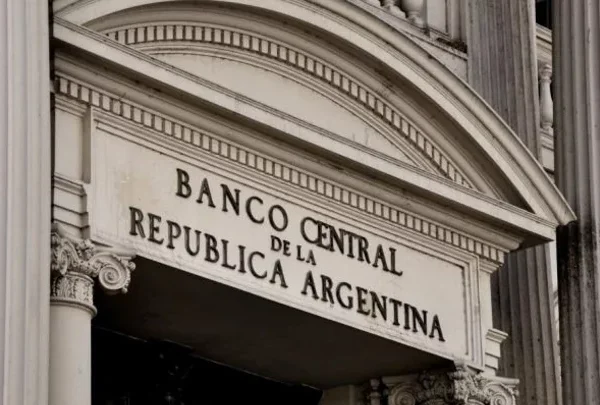 El riesgo país se acercó a los 700 puntos