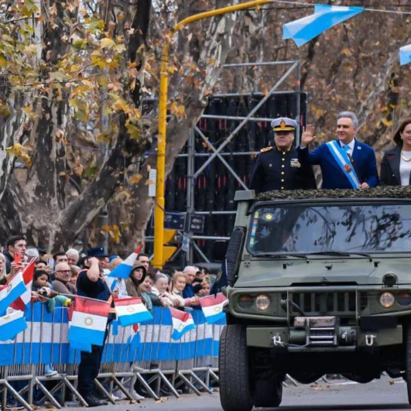 Martín Llaryora encabezó el acto central por el Día de la Independencia en Colonia Caroya