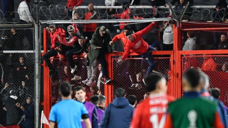 Buenos Aires prohíbe el ingreso a estadios de hinchas de U de Chile
